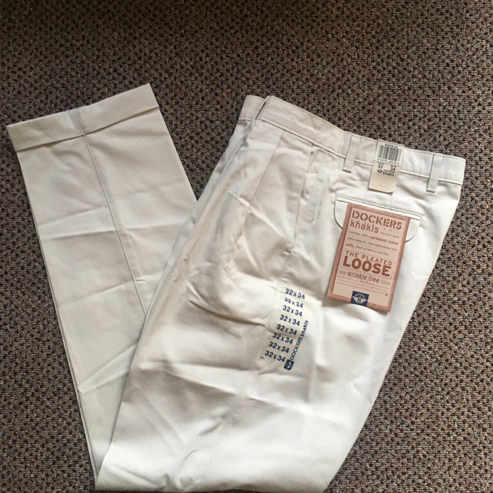 Dockers khaki light gray mens wrinkle free 32W pleated loose fit new cuffs 20